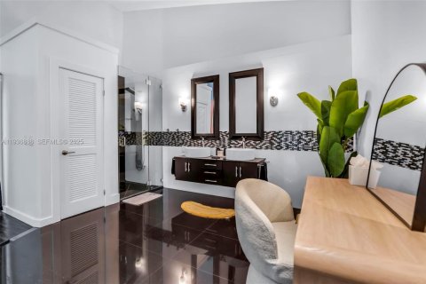 House in Wilton Manors, Florida 4 bedrooms, 205.13 sq.m. № 1994868 - photo 26