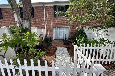 Condo in Tampa, Florida, 2 bedrooms № 1762197 - photo 23