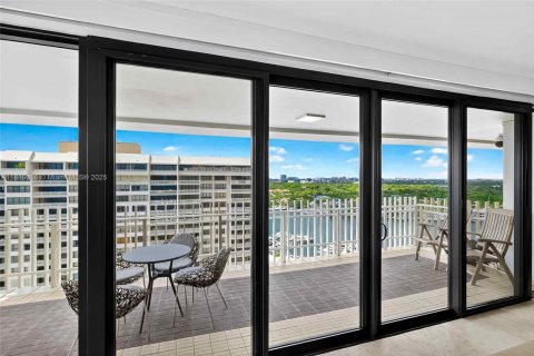 Condominio en venta en Miami, Florida, 3 dormitorios, 222.78 m2 № 2021480 - foto 20