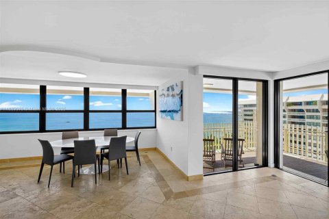 Condominio en venta en Miami, Florida, 3 dormitorios, 222.78 m2 № 2021480 - foto 13