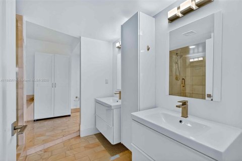 Condominio en venta en Miami, Florida, 3 dormitorios, 222.78 m2 № 2021480 - foto 27