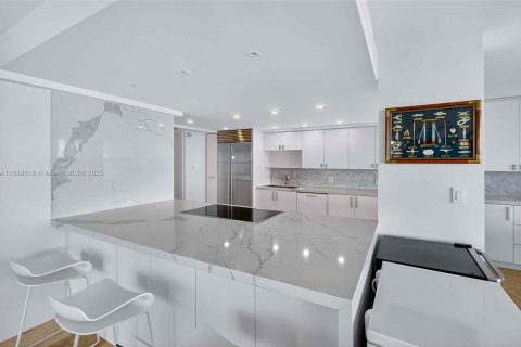 Condominio en venta en Miami, Florida, 3 dormitorios, 222.78 m2 № 2021480 - foto 17