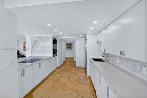 Condominio en venta en Miami, Florida, 3 dormitorios, 222.78 m2 № 2021480 - foto 24
