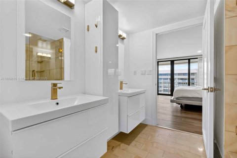 Condominio en venta en Miami, Florida, 3 dormitorios, 222.78 m2 № 2021480 - foto 30