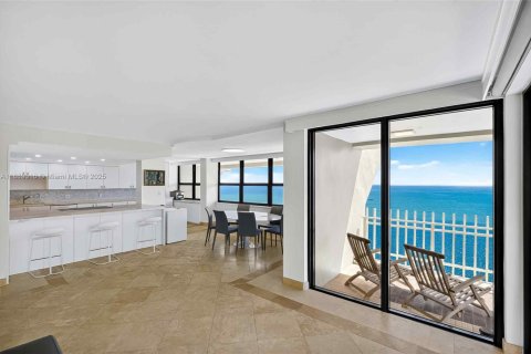 Condominio en venta en Miami, Florida, 3 dormitorios, 222.78 m2 № 2021480 - foto 14