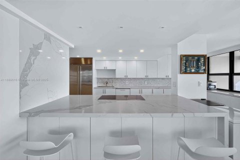 Condominio en venta en Miami, Florida, 3 dormitorios, 222.78 m2 № 2021480 - foto 18