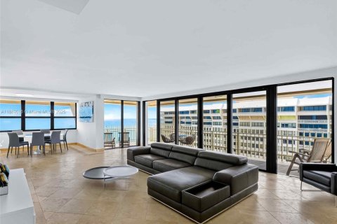 Condominio en Miami, Florida, 3 dormitorios  № 2021480