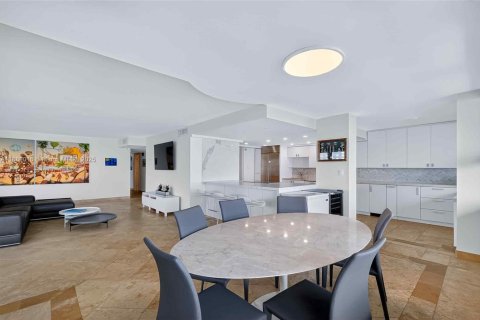 Condominio en venta en Miami, Florida, 3 dormitorios, 222.78 m2 № 2021480 - foto 11