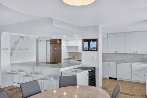 Condominio en venta en Miami, Florida, 3 dormitorios, 222.78 m2 № 2021480 - foto 15