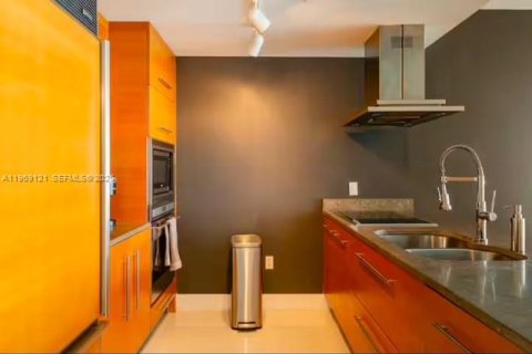 Condo in Miami, Florida, 1 bedroom  № 2052893 - photo 27