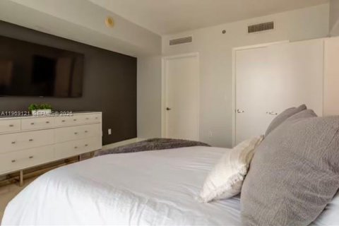 Condo in Miami, Florida, 1 bedroom  № 2052893 - photo 16