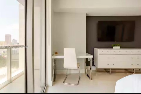 Condo in Miami, Florida, 1 bedroom  № 2052893 - photo 15