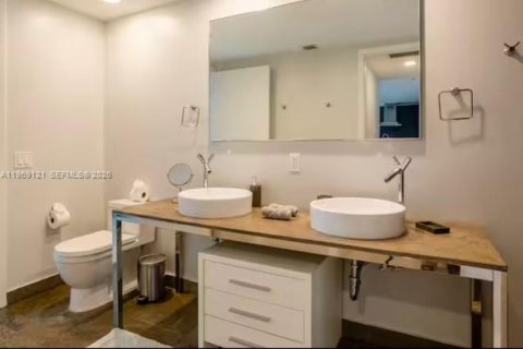 Condo in Miami, Florida, 1 bedroom  № 2052893 - photo 18