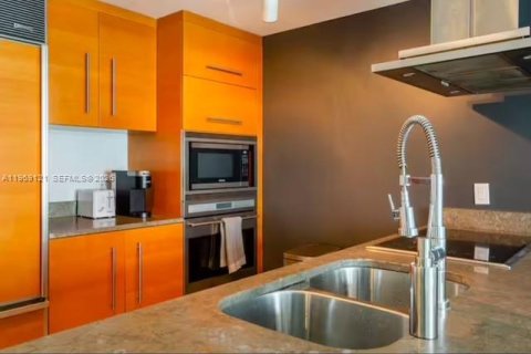 Condo in Miami, Florida, 1 bedroom  № 2052893 - photo 26