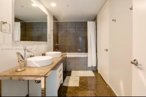 Condo in Miami, Florida, 1 bedroom  № 2052893 - photo 17