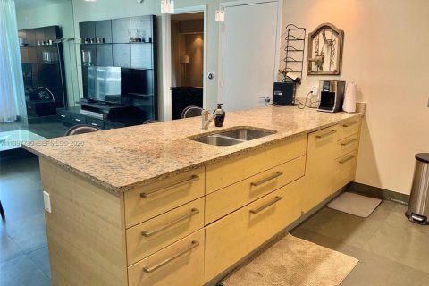Condo in Hallandale Beach, Florida, 2 bedrooms № 2154282 - photo 10