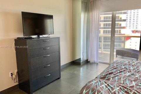 Condo in Hallandale Beach, Florida, 2 bedrooms № 2154282 - photo 18