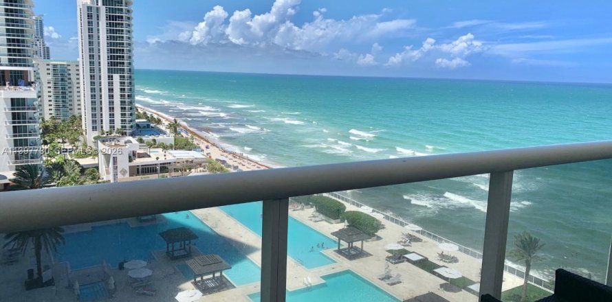 Condo in Hallandale Beach, Florida, 2 bedrooms № 2154282