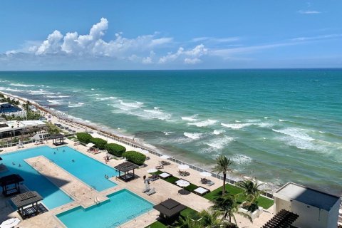 Condo in Hallandale Beach, Florida, 2 bedrooms № 2154282 - photo 28