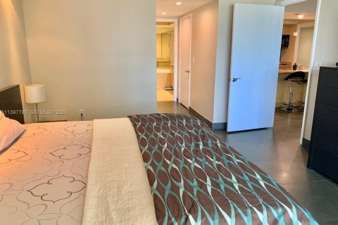 Condo in Hallandale Beach, Florida, 2 bedrooms № 2154282 - photo 16