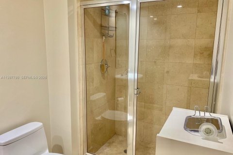 Condo in Hallandale Beach, Florida, 2 bedrooms № 2154282 - photo 27