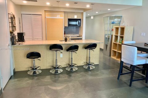 Condo in Hallandale Beach, Florida, 2 bedrooms № 2154282 - photo 8