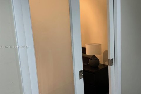 Condo in Hallandale Beach, Florida, 2 bedrooms № 2154282 - photo 22