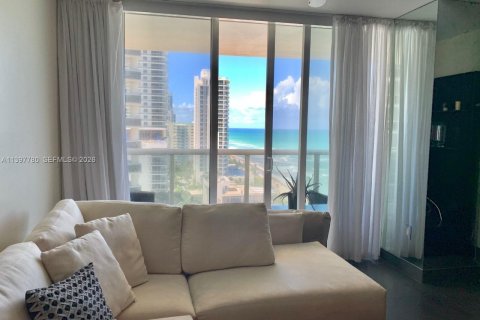 Condo in Hallandale Beach, Florida, 2 bedrooms № 2154282 - photo 3