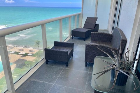 Condo in Hallandale Beach, Florida, 2 bedrooms № 2154282 - photo 4
