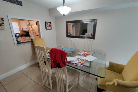 Condominio en venta en Coral Springs, Florida, 3 dormitorios, 133.78 m2 № 984358 - foto 1