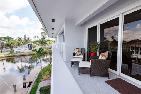 Condo in Fort Lauderdale, Florida, 2 bedrooms  № 1749151 - photo 1