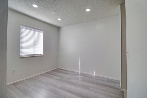 Condo in Tampa, Florida, 2 bedrooms  № 1583847 - photo 12