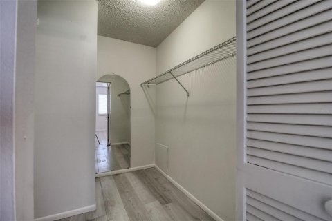 Condo in Tampa, Florida, 2 bedrooms  № 1583847 - photo 11