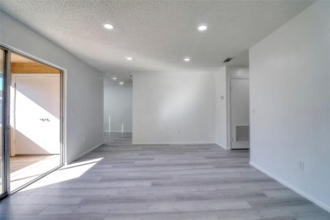 Condo in Tampa, Florida, 2 bedrooms  № 1583847 - photo 4