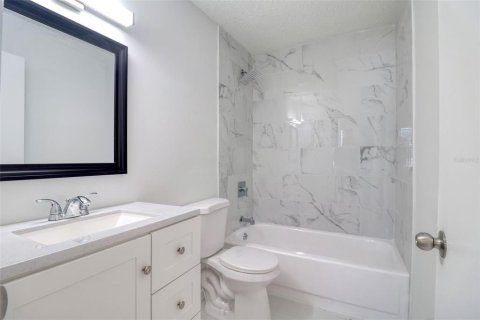 Condo in Tampa, Florida, 2 bedrooms  № 1583847 - photo 10