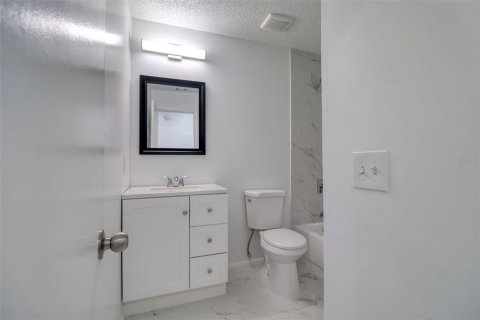 Condo in Tampa, Florida, 2 bedrooms  № 1583847 - photo 13