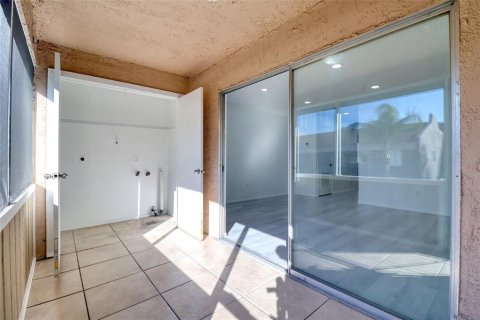Condo in Tampa, Florida, 2 bedrooms  № 1583847 - photo 17