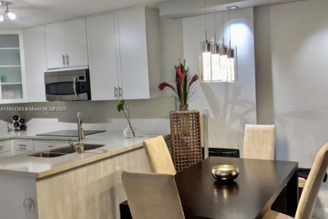 Condominio en alquiler en North Miami Beach, Florida, 1 dormitorio, 61.13 m2 № 1975416 - foto 11