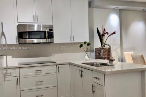 Condominio en alquiler en North Miami Beach, Florida, 1 dormitorio, 61.13 m2 № 1975416 - foto 4