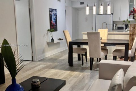 Condominio en alquiler en North Miami Beach, Florida, 1 dormitorio, 61.13 m2 № 1975416 - foto 6