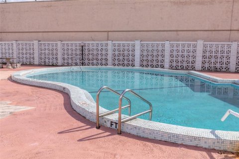 Condominio en alquiler en North Miami Beach, Florida, 1 dormitorio, 61.13 m2 № 1975416 - foto 21