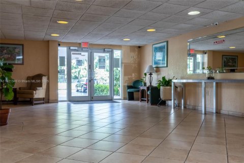 Condominio en alquiler en North Miami Beach, Florida, 1 dormitorio, 61.13 m2 № 1975416 - foto 17