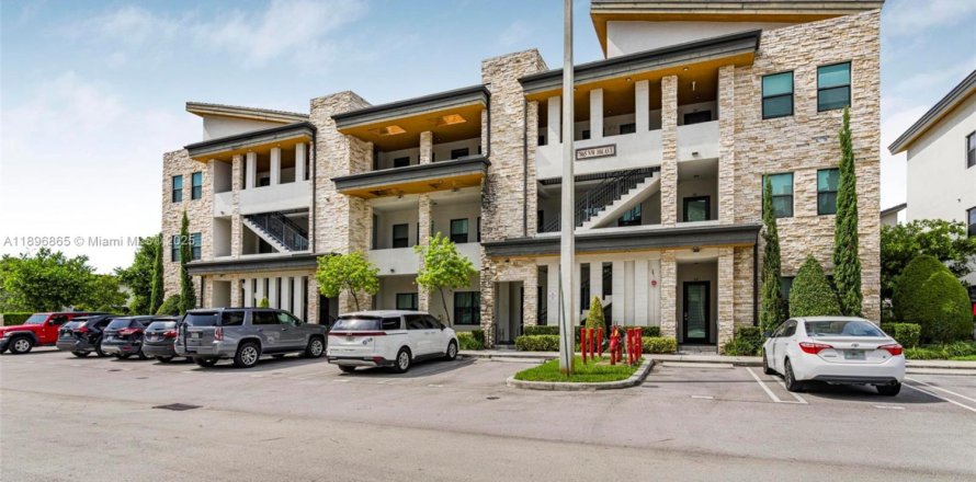 Condo in Doral, Florida, 2 bedrooms  № 2014412