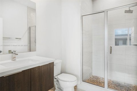 Condo in Doral, Florida, 2 bedrooms  № 2014412 - photo 15