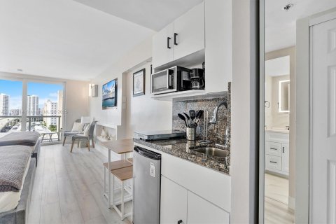 Купить кондоминиум в Санни-Айлс-Бич, Флорида 33.44м2, № 1960851 - фото 4