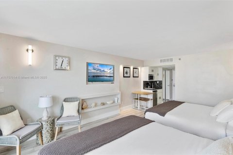 Купить кондоминиум в Санни-Айлс-Бич, Флорида 33.44м2, № 1960851 - фото 11