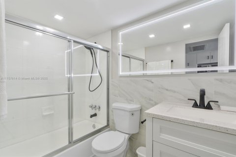 Купить кондоминиум в Санни-Айлс-Бич, Флорида 33.44м2, № 1960851 - фото 13