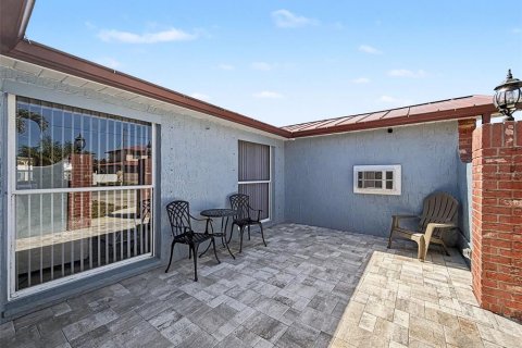 House in Hudson, Florida 2 bedrooms, 167.41 sq.m. № 2145550 - photo 7