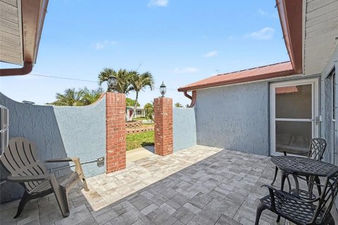 House in Hudson, Florida 2 bedrooms, 167.41 sq.m. № 2145550 - photo 5