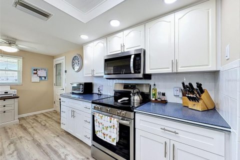 House in Hudson, Florida 2 bedrooms, 167.41 sq.m. № 2145550 - photo 28